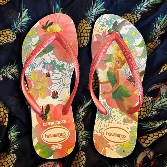 Brand New Havaianas Disney Tinkerbell Peter Pan Ladybug Floral Flip Flops Sandal - Picture 1 of 12